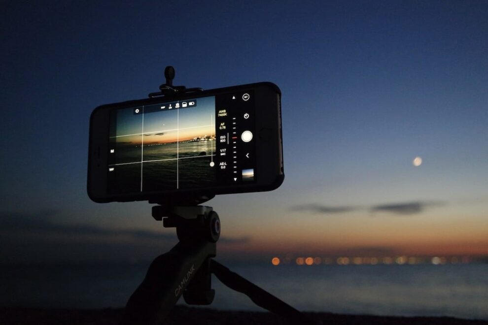 What distinguishes a professional photographer from a beginner?
