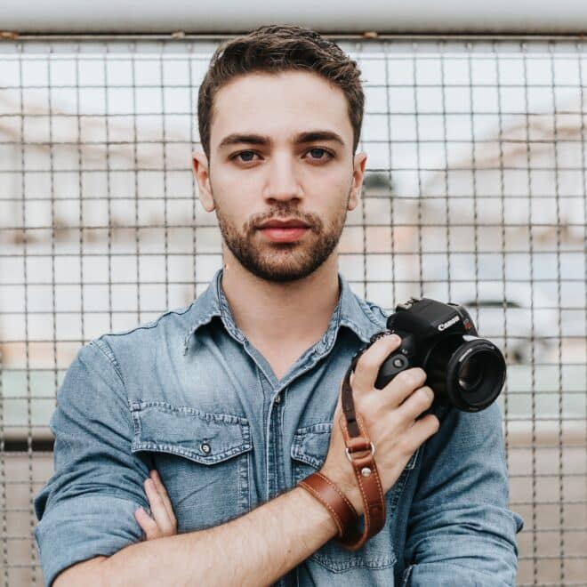 How to Become a Professional Photographer from Scratch and Start Making Money for Yourself?